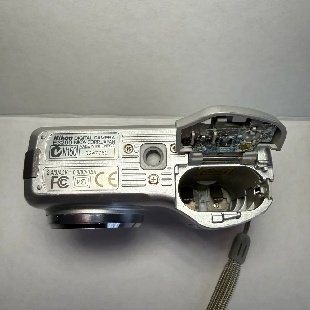 Nikon coolpix 3200 Point-and-Shoot Digital Camera with Wrist Strap PARTS ONLY